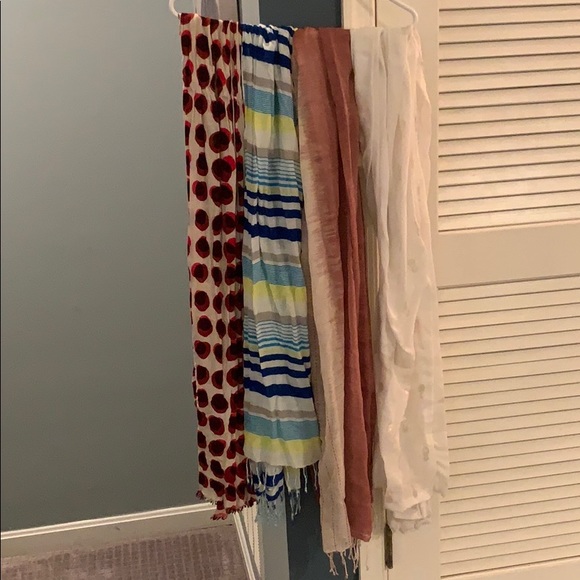 Four scarves - Picture 1 of 6